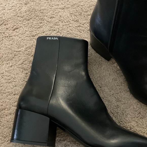 PRADA Stivali Black Leather Pointed Toe Ankle Boot, 55mm - Picture 4 of 9